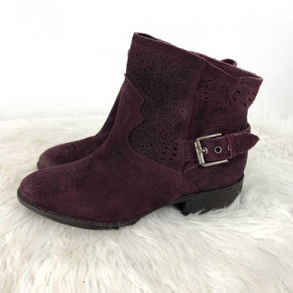 Naughty Monkey 6.5 Womens Maroon Suede Perforated Buckle Heeled Ankle Booties - Picture 4 of 8